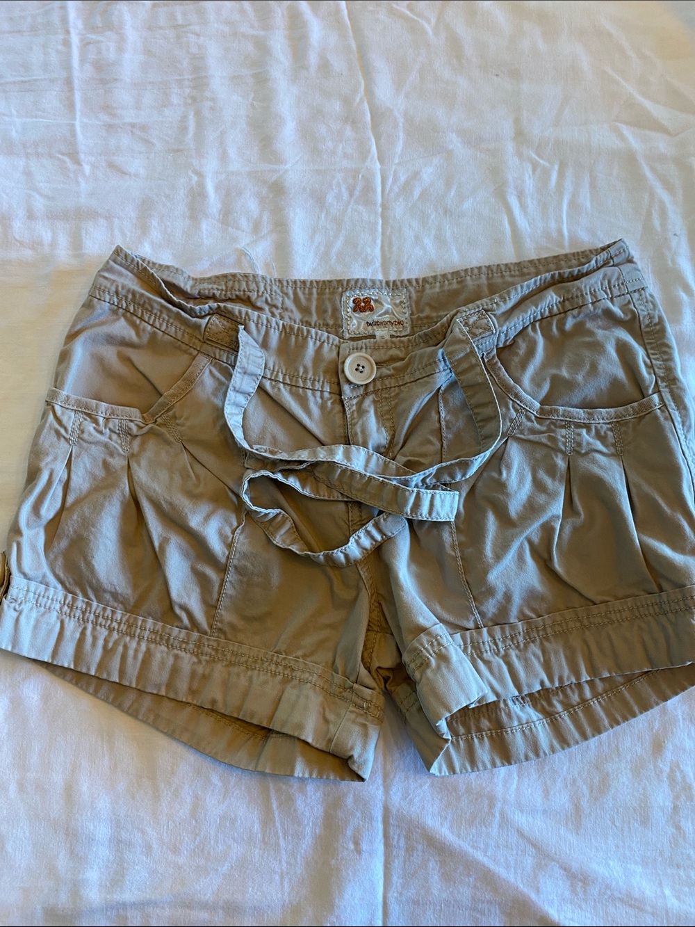 Casual Tie-Waist Cargo Shorts in Light Khaki